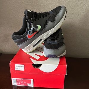 Nike Air Max 1 SE Black/ Cool Anthracite Men’s Size 11.